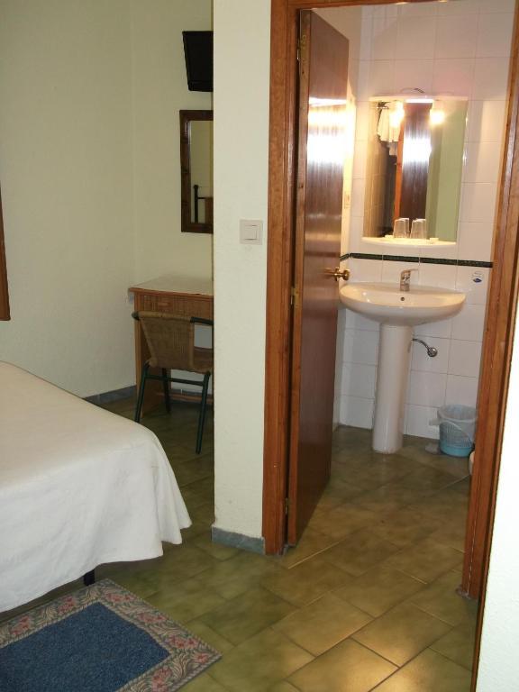 Pension Atlantida Гранада Номер фото